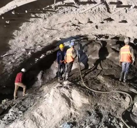 绥滨拱顶带模注浆料的施工流程及注意事项